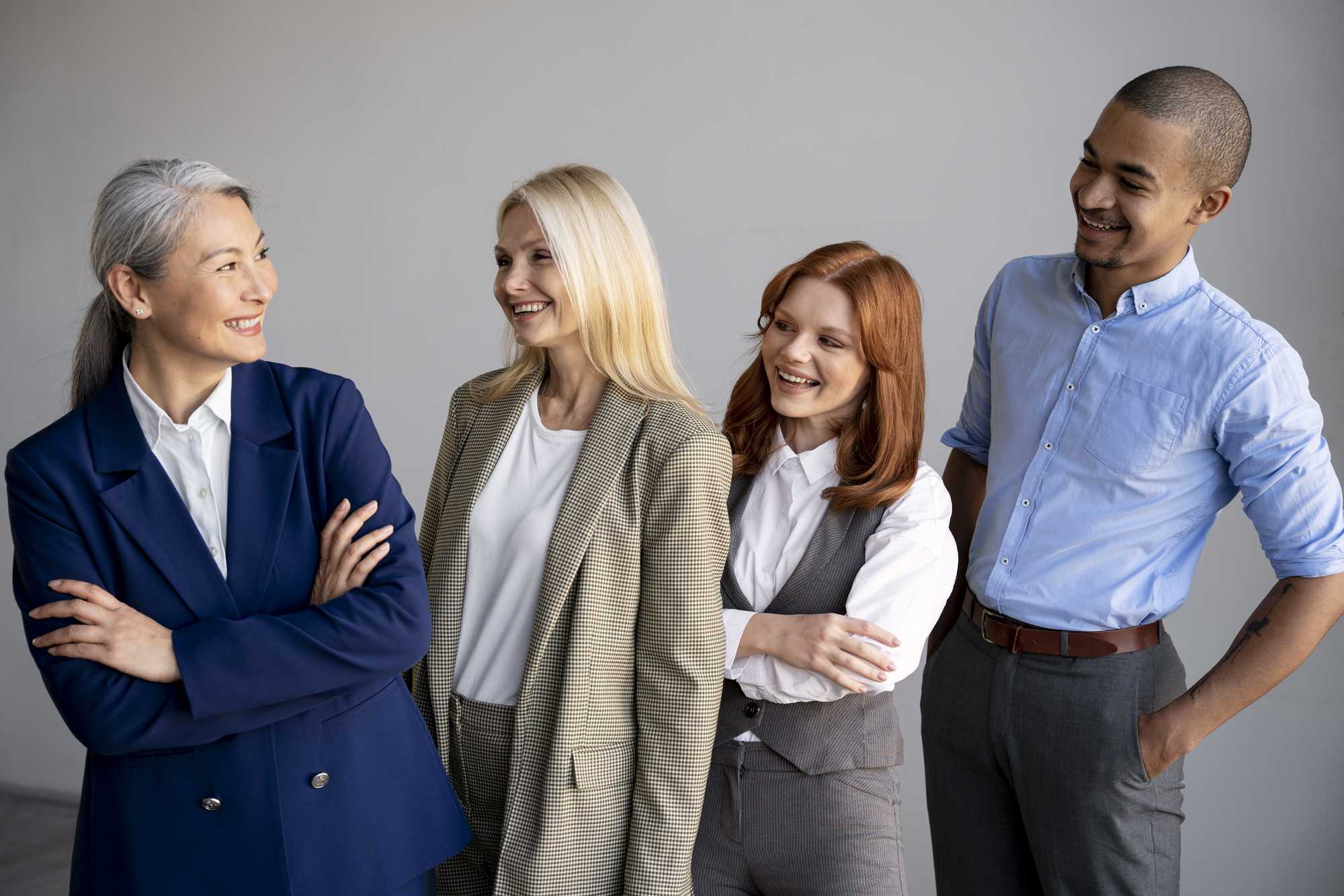 Équipe de personnes pour illustrer le management de transition